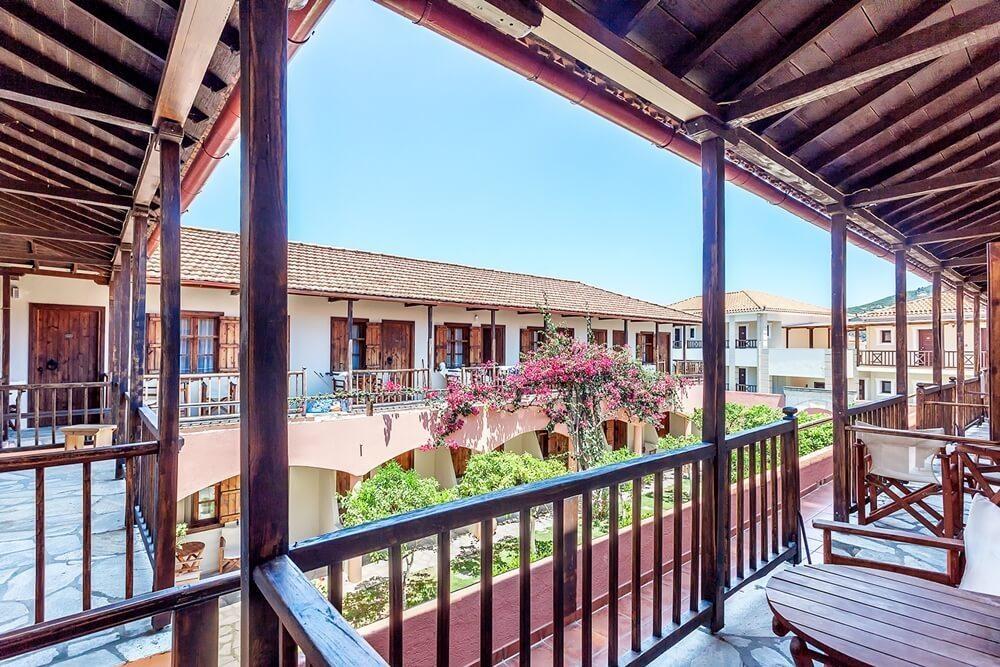 Δωμάτια με θέα κήπο στη Σκόπελο